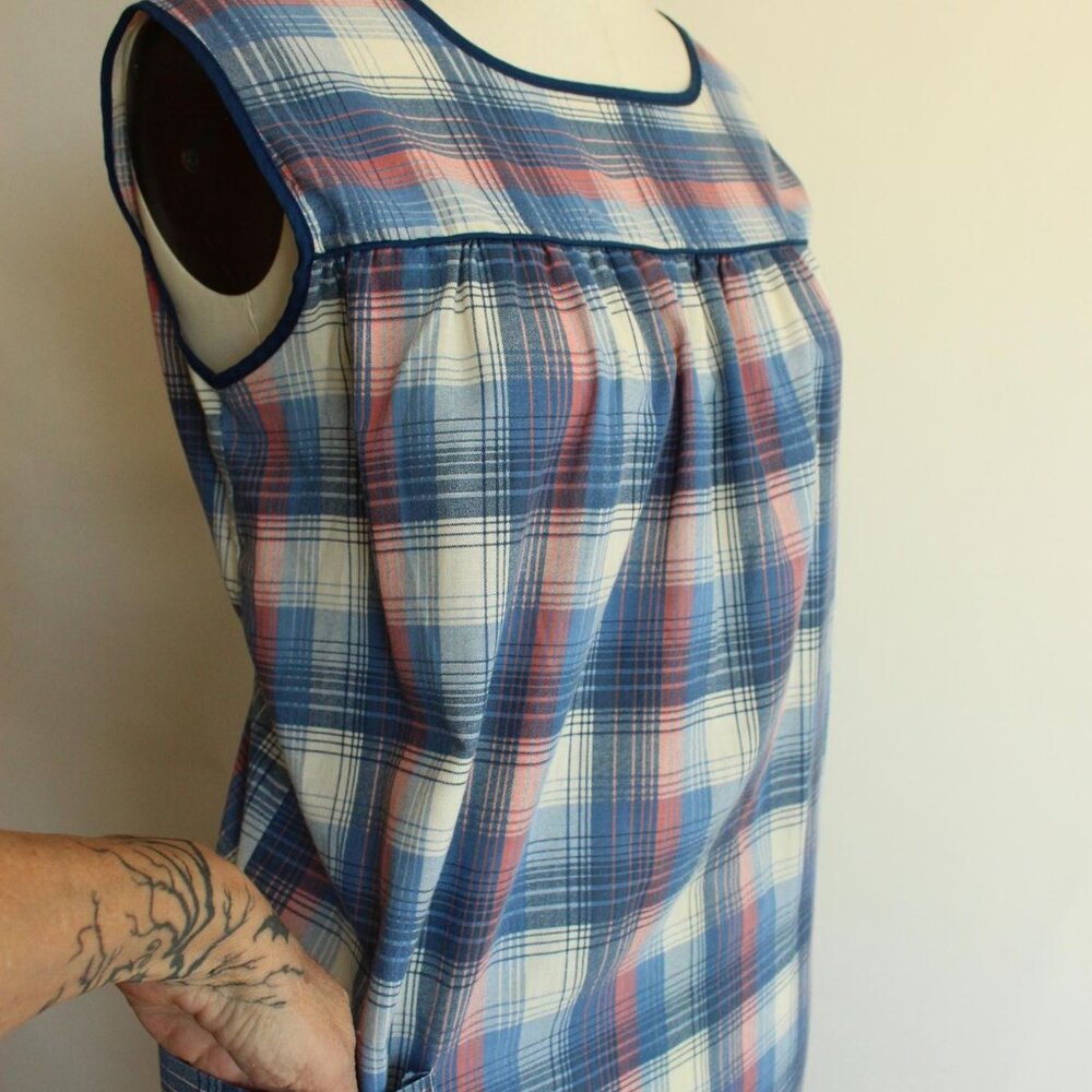 Vintage 1970s Shift Dress with Pocket, Volup Blue Tartan Plaid Pinafore Type - Picture 4 of 10